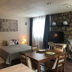 https://studio-bijou-plage-antibes-juan-les-pins.fr-provencehotel.com